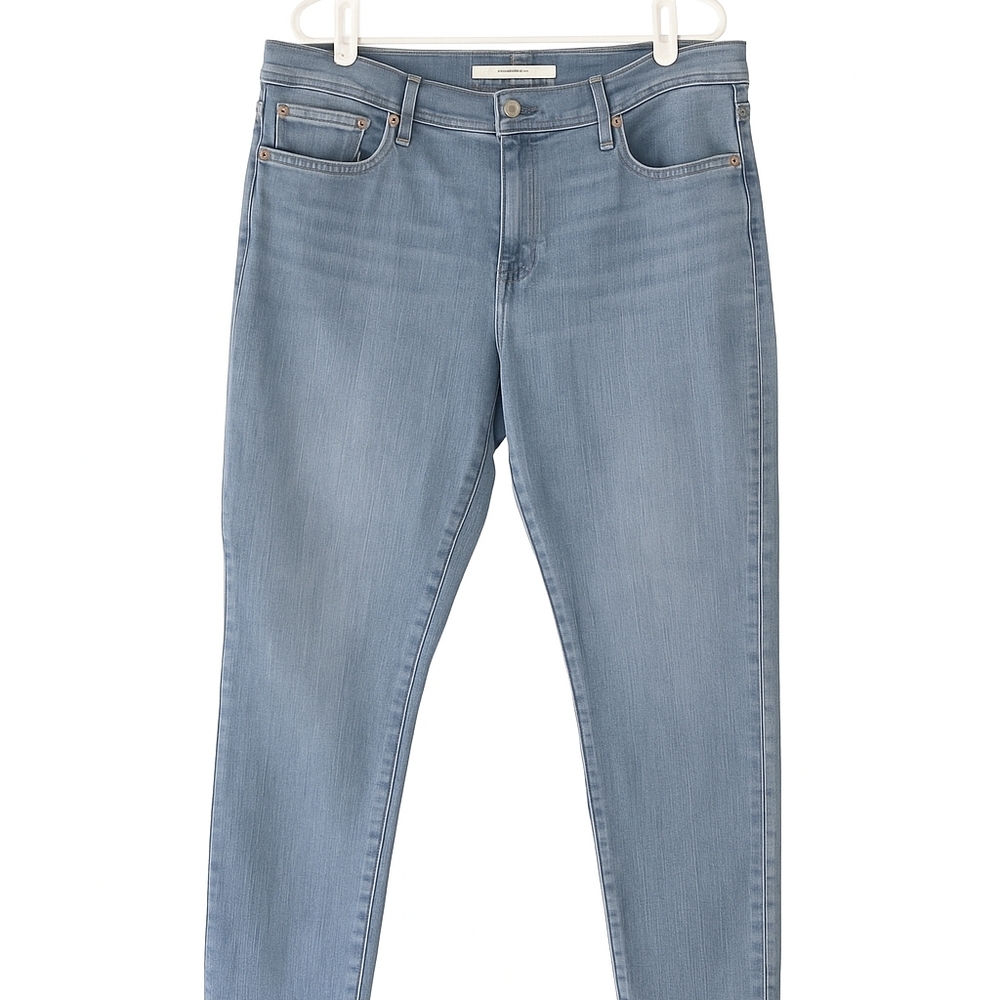 Levi’s Boyfriend Jeans‎ Light Wash Denim Size 30